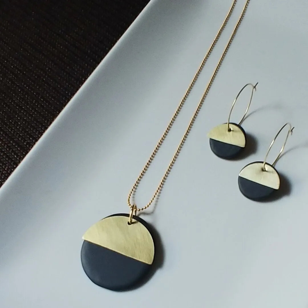 ORECCHINI ARTIGIANALI MOON IN ARDESIA E OTTONE