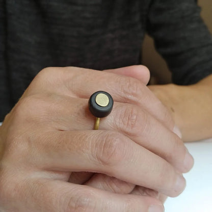ANELLO ARTIGIANALE REGOLABILE ECLISSI IN ARDESIA E OTTONE