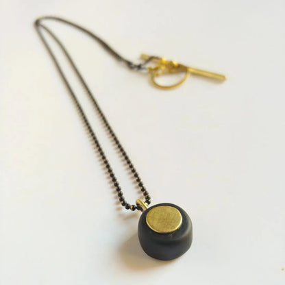 COLLANA ARTIGIANALE ECLISSI IN ARDESIA E OTTONE